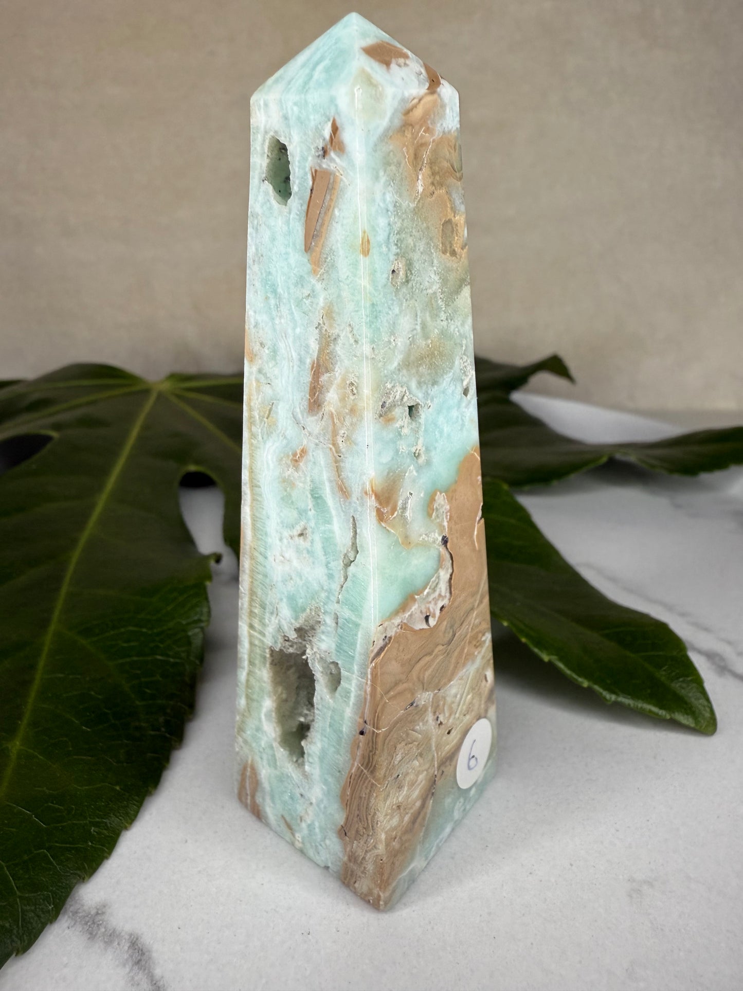 Blauer Aragonit Obelisk