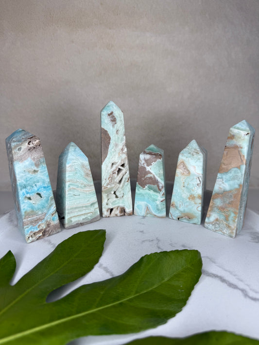 Blauer Aragonit Obelisk