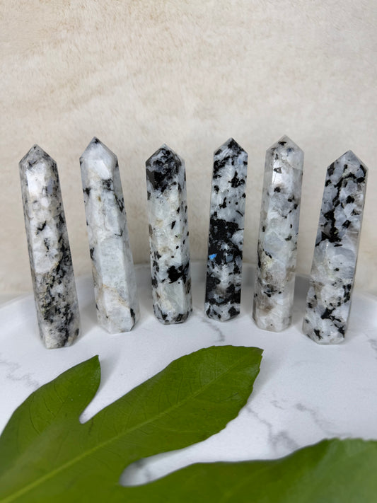 Regenbogen Mondstein Turm