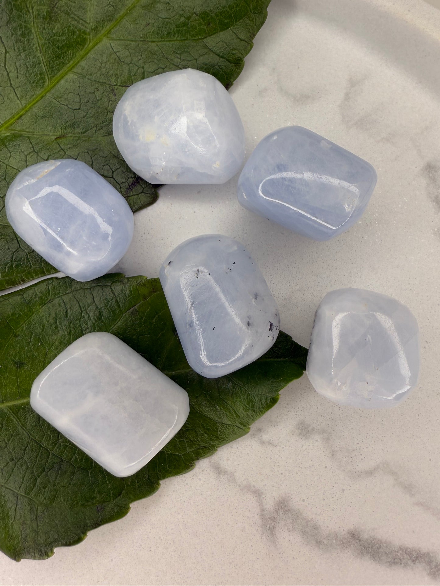 Blauer Calcit Trommelstein