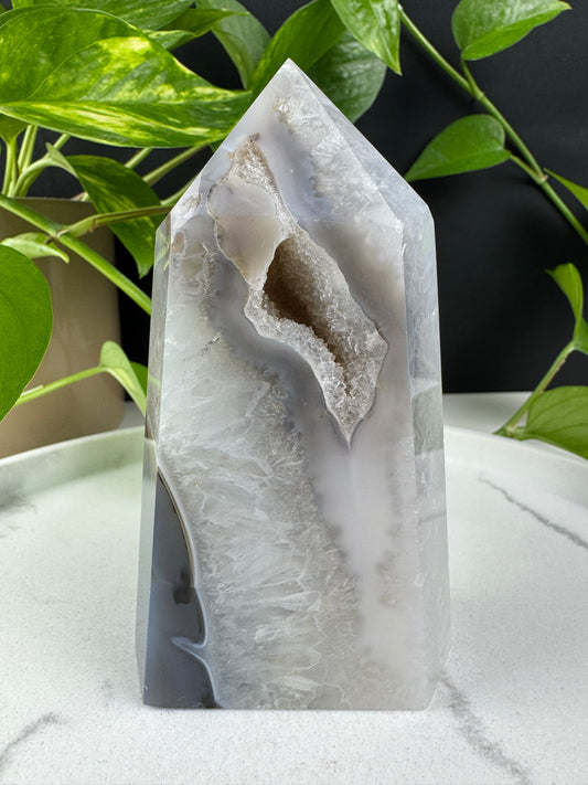 XL Druzy Grauer Achat Turm