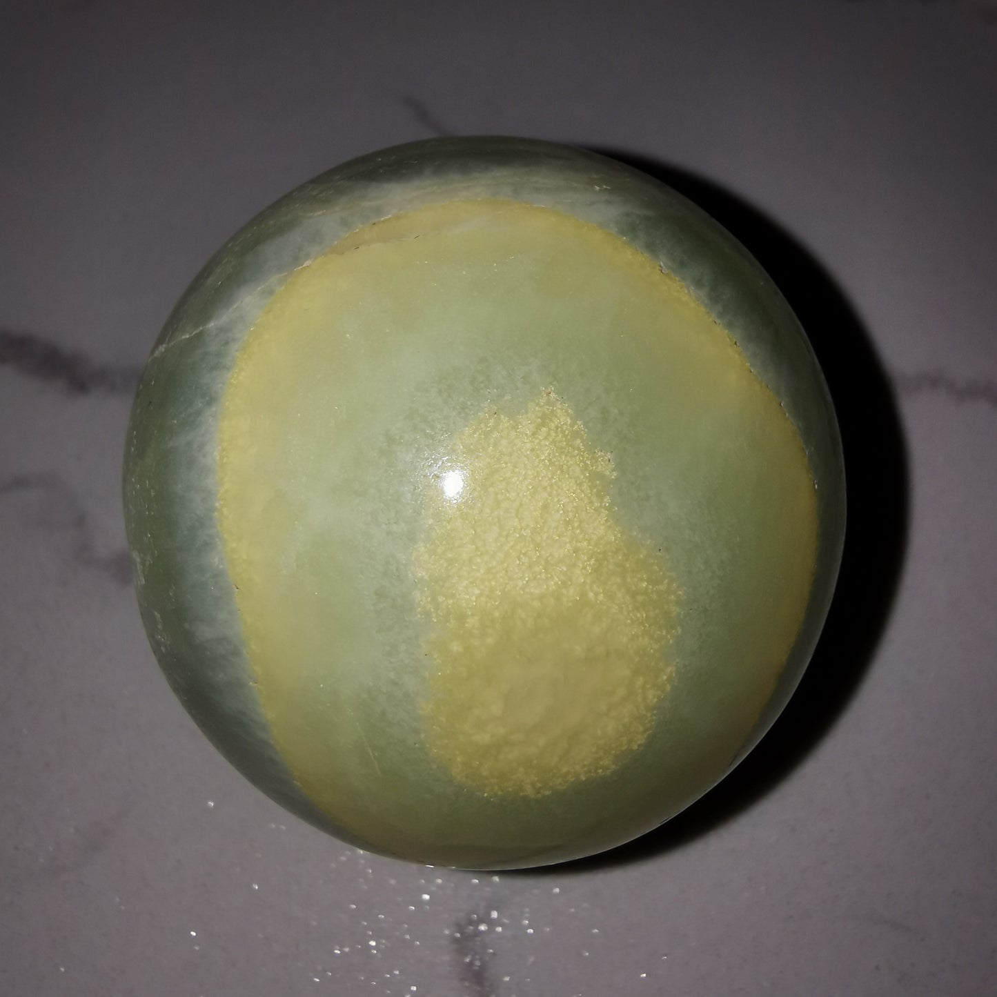 Pistaziencalcit Kugel