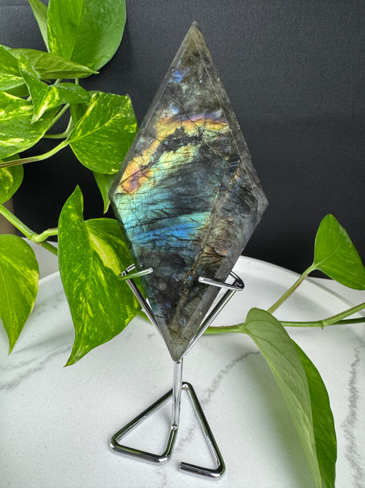 Flashy Labradorit Raute - Inklusive Halterung