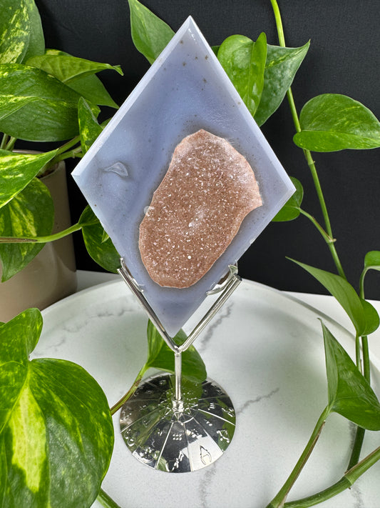 Druzy Raute aus grauem Achat - Inklusive Halterung