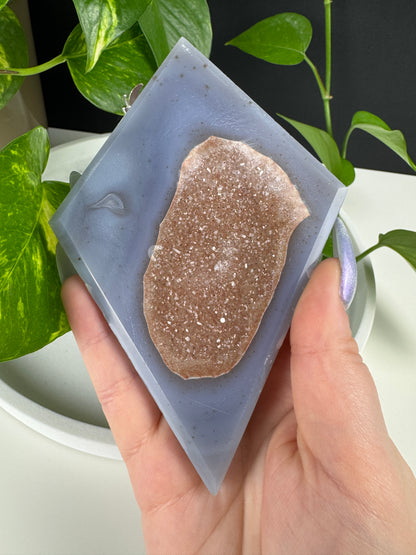 Druzy Raute aus grauem Achat - Inklusive Halterung