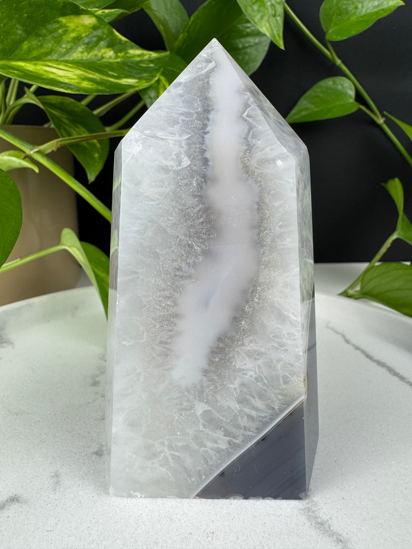 XL Druzy Grauer Achat Turm