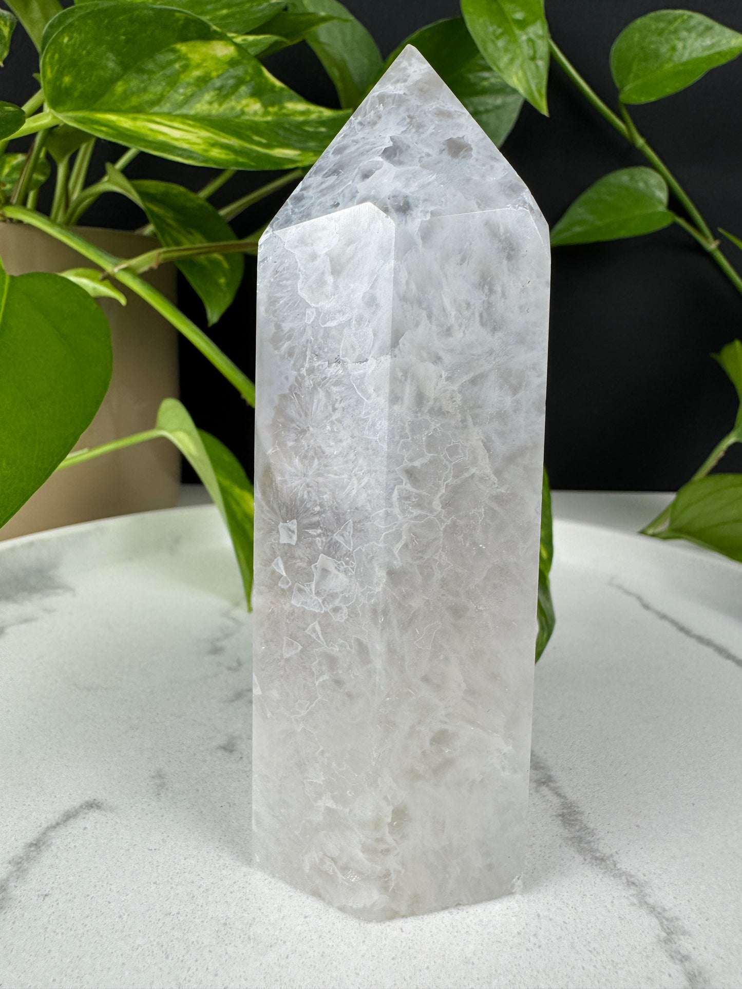 XL Druzy Grauer Achat Turm