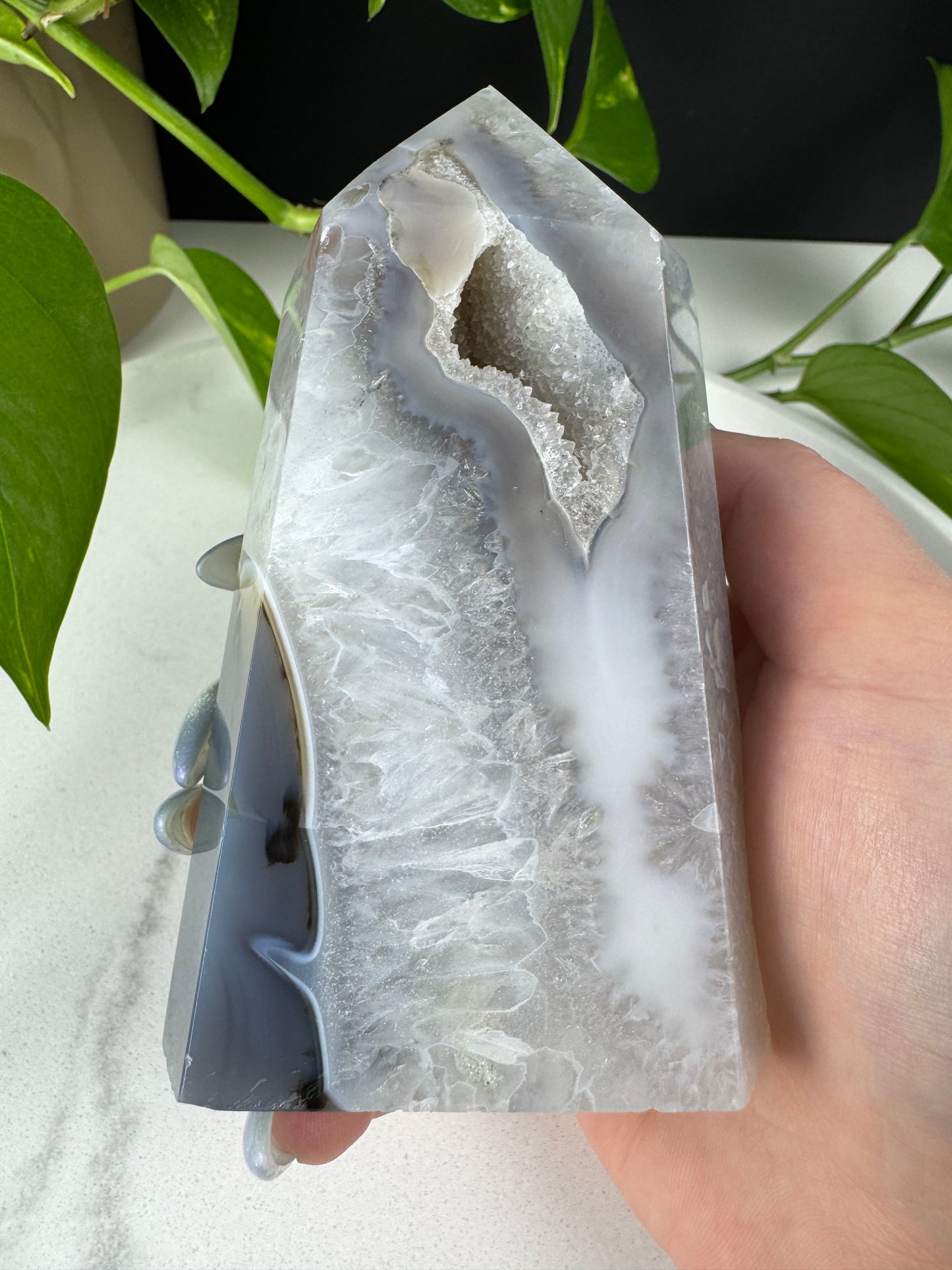 XL Druzy Grauer Achat Turm