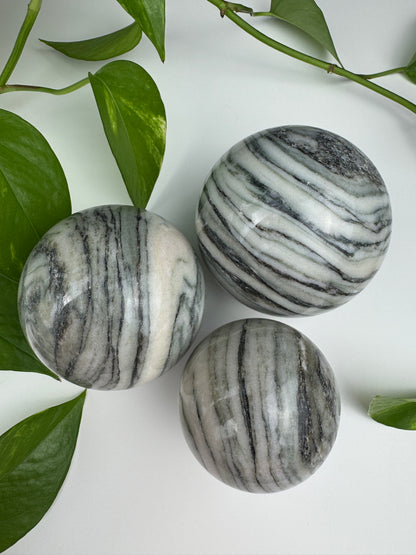 Zebracalcit Kugel