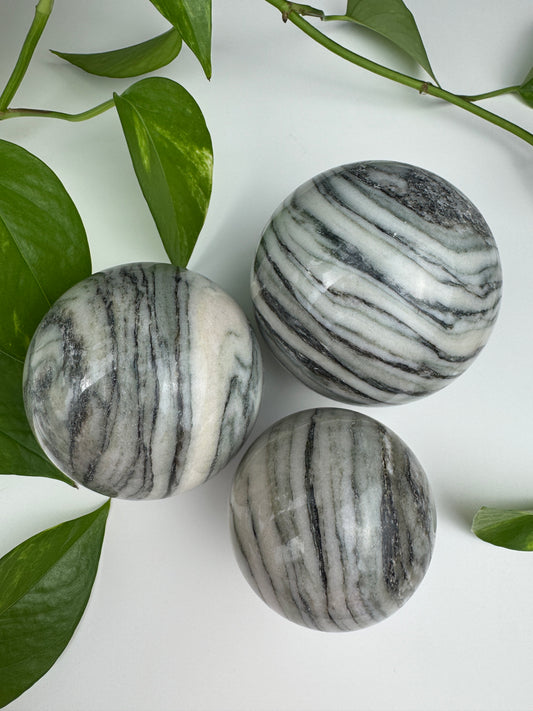 Zebracalcit Kugel